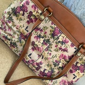 Patricia Nash Italian Leather purse & bill fold set only.  Very good condition.